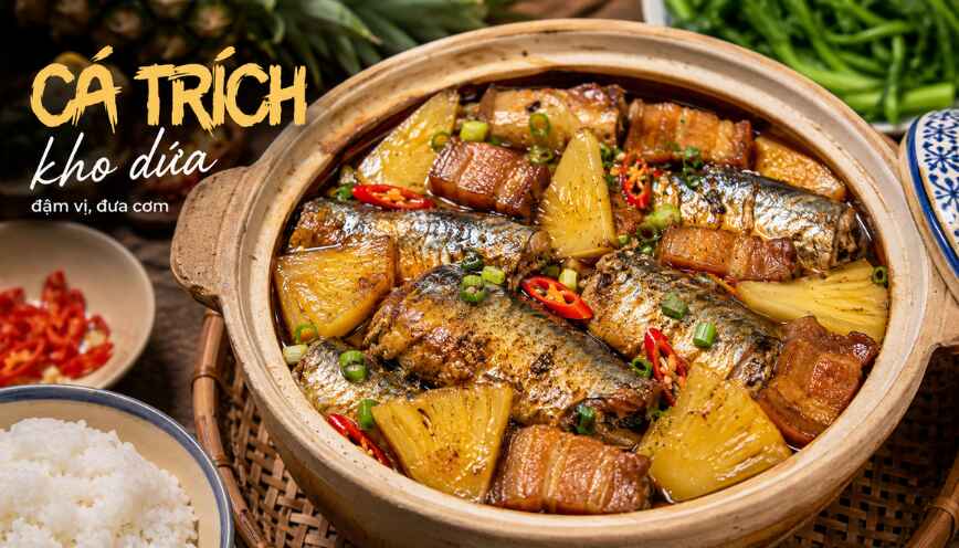 Cá trích kho dứa (thơm) hoặc kho thịt ba chỉ đậm vị