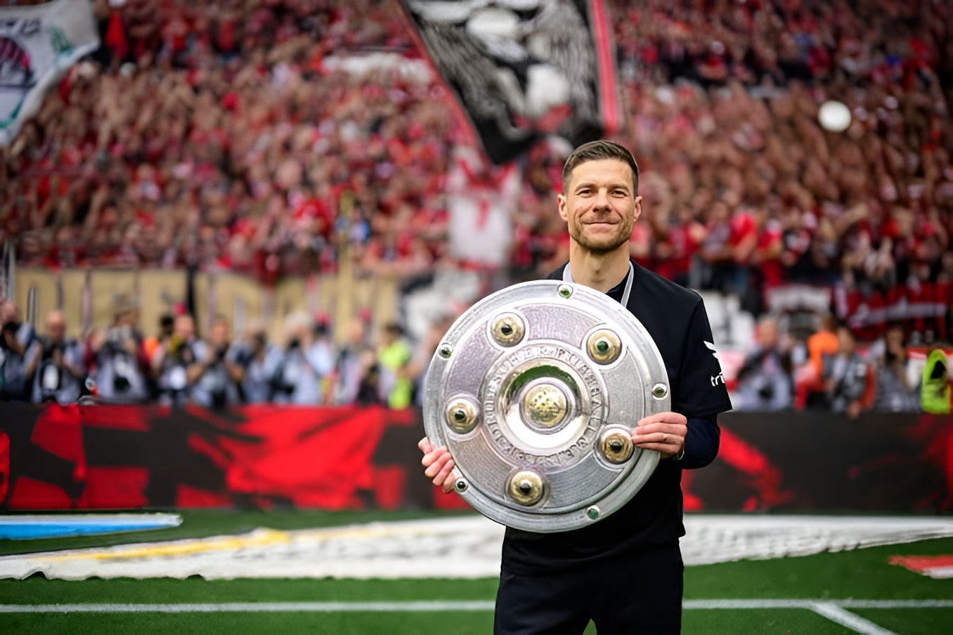 Xabi Alonso đưa Bayer Leverkusen vô địch Bundesliga 2023/24 bất bại và hoàn tất cú đúp quốc nội cùng DFB-Pokal.