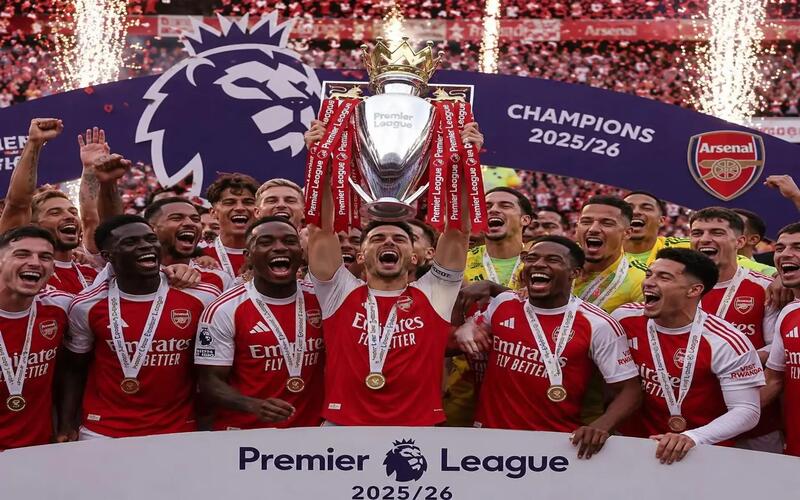 Arsenal ăn mừng chức vô địch Ngoại hạng Anh mùa giải 2025/26 sau hơn hai thập kỷ chờ đợi